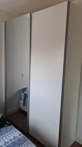Armário Alto com portas de correr (1 em espelho)