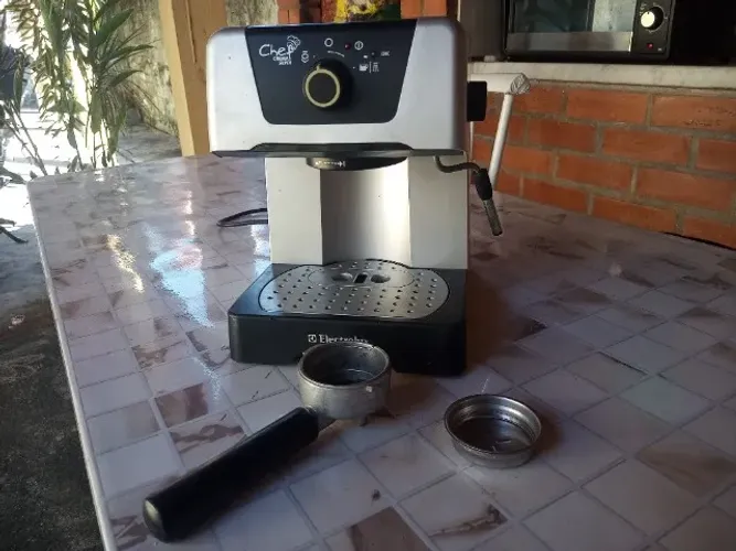 Cafeteira Expressa Electrolux Chef Crema Silver - Praticidade e Sabor em Cada Xícara!