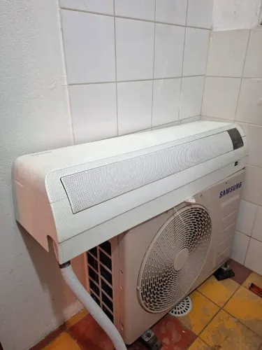 Ar-condicionado Split Inverter Samsung WindFree Sem Vento 18.000 BTUs Frio 220V
