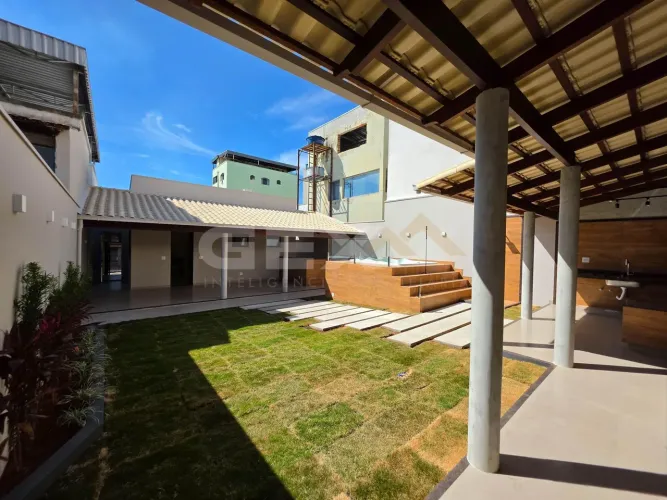 Casa à Venda com 03 Quartos no Bairro Planalto em Divinópolis MG.