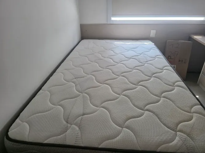 700 reais Cama box casal, no estado. Colchão macio, de molas e base normal.