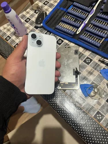 iPhone 15 retirada de peça