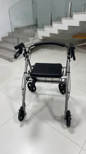 Andador com Rodas Preto Dobrável c/ Assento, Freios e cestinha