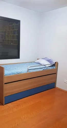 Cama box Tok Stok, dois andares com gavetas
