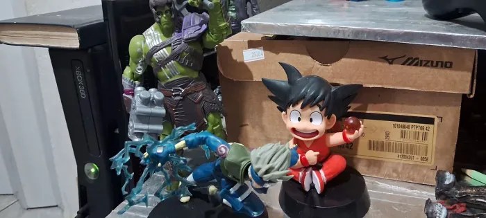 Hulk ragnarok, estatua kakash e estatua kid goku(os 3 sem caixa)