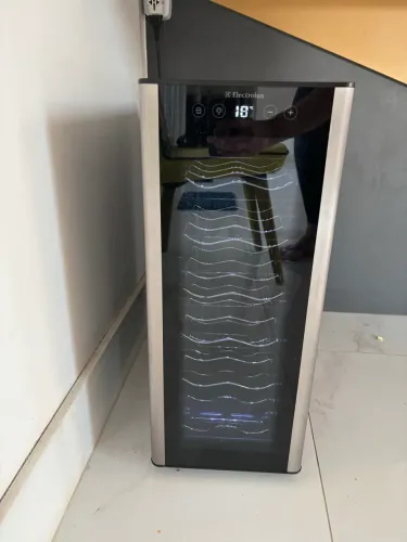 Adega Climatizada Electrolux ACS12 | 12 Garrafas | Excelente Estado