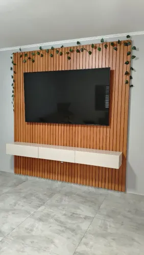 Painel Ripado p TV até 75"