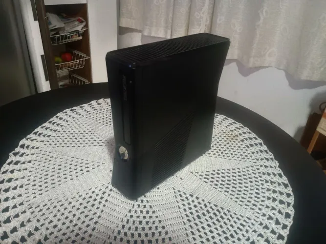 Xbox 360 Slim com defeito