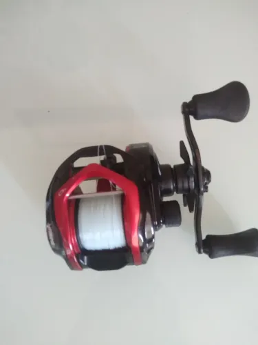 Conjunto de pesca completo carretilha titan bg e vara lumis intense 2.40 