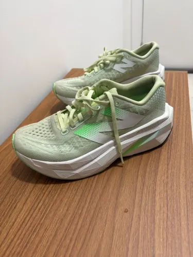 Tenis New Balance Fuelcell Supercomp Trainer V3 Feminino