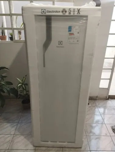 Geladeira Electrolux Cycle Defrost 240L Degelo Prático Uma Porta Branca RE31