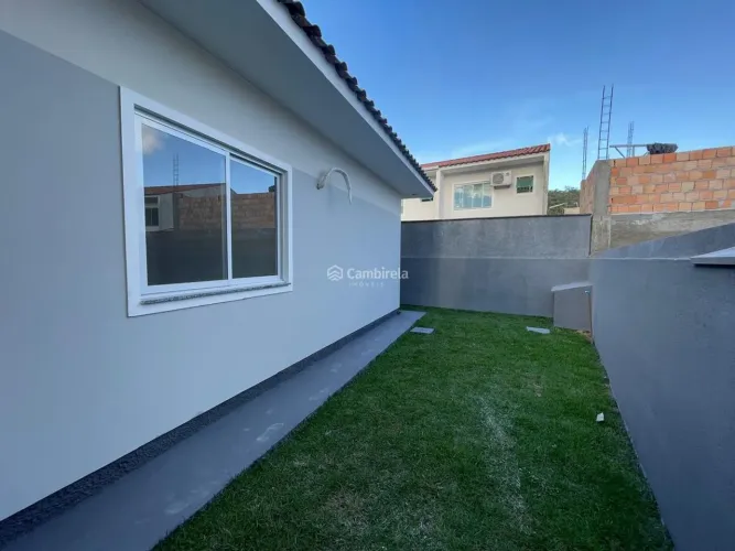 Casa Geminada com 2 quartos (01 é suíte) em Potecas - São José/SC
