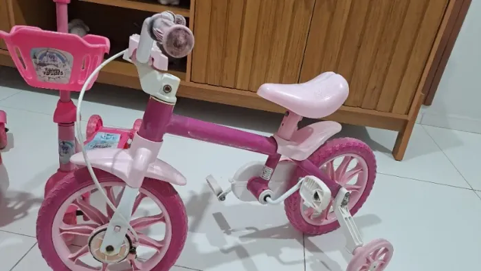 150,00 Vendo 3 intens infantis 1 Bicicleta e 2 Patinetes