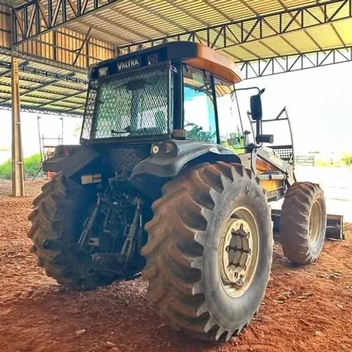TRATOR AGRÍCOLA