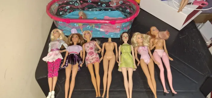 Lote de barbies e acessórios