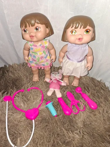 Kit 2 Bonecas Dora Aventureira