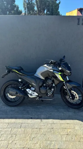 FZ25 23/24 Único dono.