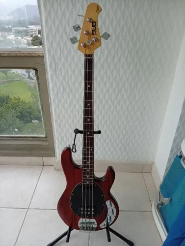 Baixo Sterling Sub Ray