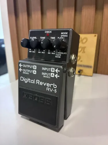 Pedal RV5 BOSS ( NOVÍSSIMO)