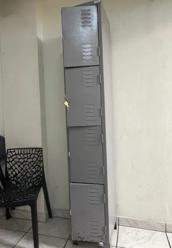 Roupeiro de Aço (Escaninho) 4 Portas