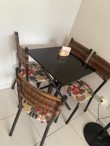 Vende-se mesa