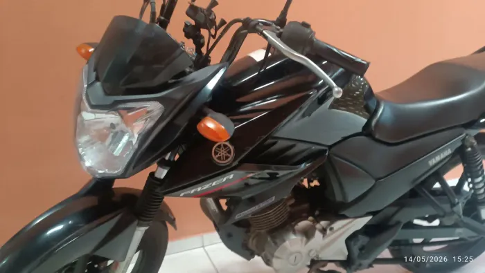 Yamaha fazer 150 ED 2015 preta flex documento 2026 pago moto impecável e econômica.