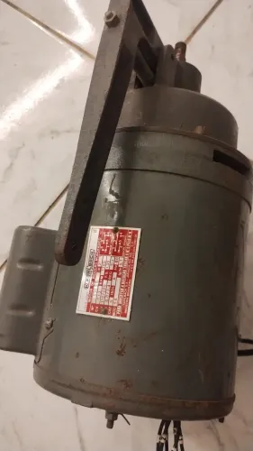 Motor kohlbach 1/3 CV monofásico 110/220 1750 rpm caraça 56 ind.brasileira motor de ferro.