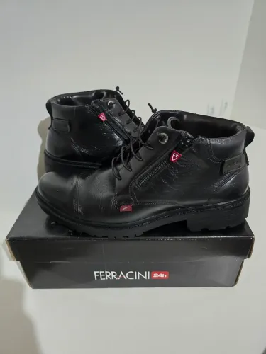 Bota Ferracini em couro legítimo tamanho 41