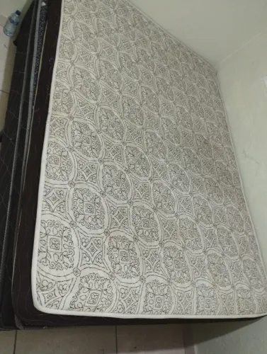 Vendo cama Queen, nova, base nova, Em perfeito estado.