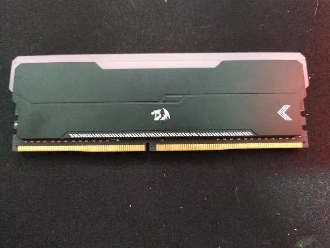 Memória RAM Redragon Magma RGB 8GB DDR4 3200MHz