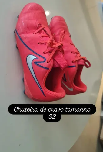 Chuteira de cravo tamanho Nike <br>32