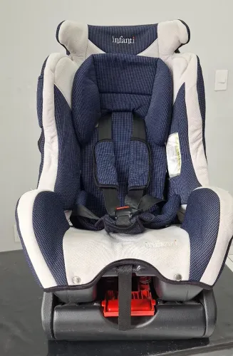 Cadeirinha de carro reclinável Infanti - Excelente estado