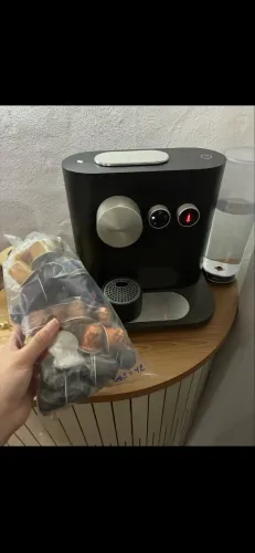 Cafeteira Nespresso c80 + cápsulas