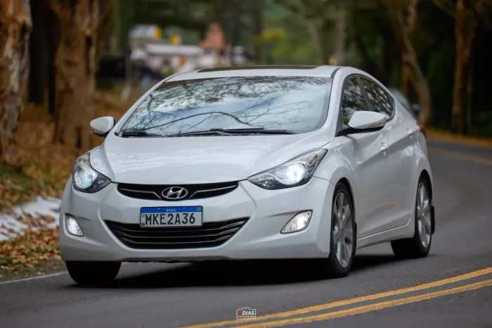 Hyundai Elantra GLS 1.8 16V Aut. 2013