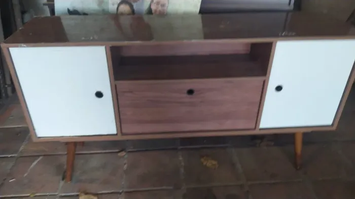 Rack Aparador Retrô com Pés Palito - Ideal para TV e Sala de Estar