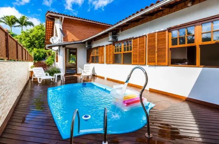 Casa para Locação em Florianópolis, Jurerê Internacional, 4 dormitórios, 3 suítes, 4 banhe