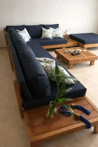 Sofá de luxo em madeira maciça