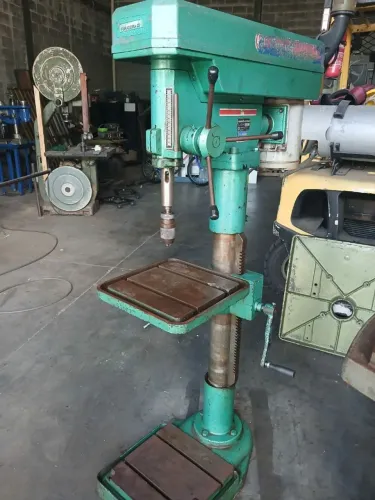 Furadeira de coluna industrial helmo 