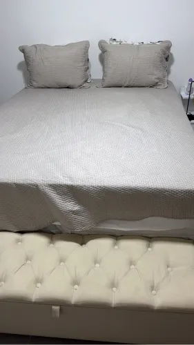 Cama queen em excelente estado - 7 meses de uso