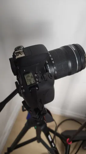 Camera Canon 8000D com lente do KIT - versão japonesa da T6S - comprada no Japão com NF