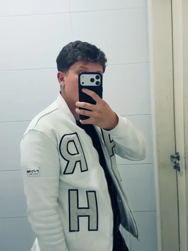 Roupas e acessórios