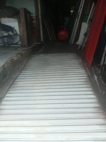 porta de rolo 2,40 x 1,60 completa. Negociável!