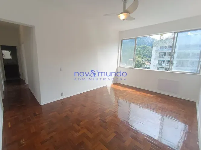 EXCELENTE APARTAMENTO DOIS QUARTOS NO COSME VELHO COM DUAS VAGAS DE GARAGEM
