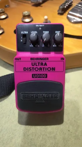 Pedal Behringer UD100 Ultra Distortion