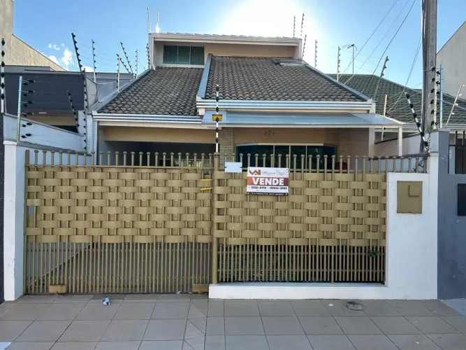 Sobrado para venda possui 153 metros quadrados com 3 quartos em Jardim Liberdade - Maringá