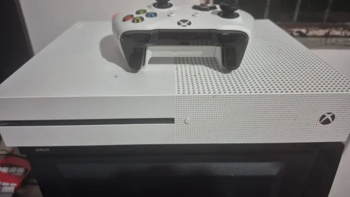 Xbox One S 1TB Branco - Completo, Conservado e com Muito Espaço