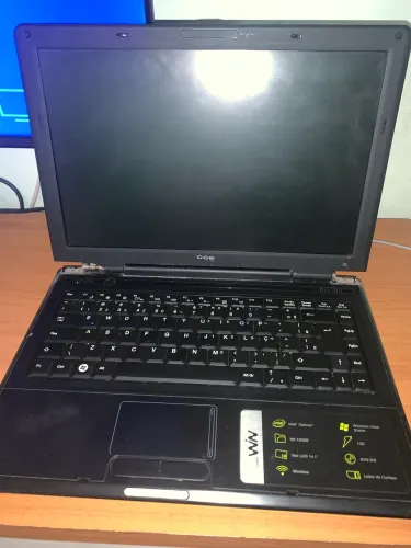 Notebook Cce win com defeito 