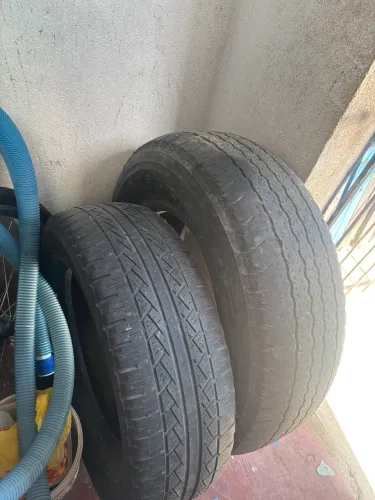 PNEUS A VENDA