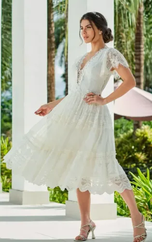 Vende se vestido de noiva da marca Doce Maria e um lindo scarpin da marca Jorge Bischoff