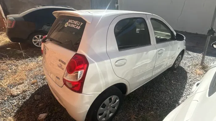 Toyota Etios X 1.3 Flex 16V 5P Mec. 2015